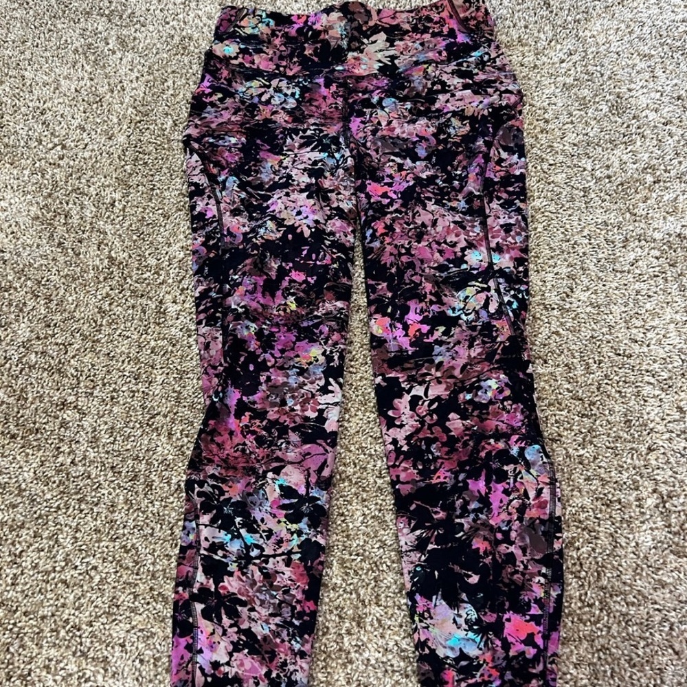 Lululemon Base Pace High-Rise Tight 25" Stencil Blossom Red Multi